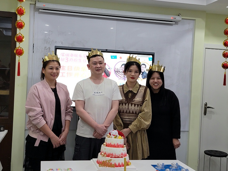 李春香 楊勇強(qiáng) 劉學(xué)敏 曾小淳合影2