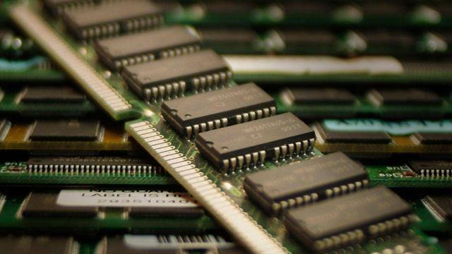 DRAM、SRAM和Flash閃存的電路結構對比圖及各自工作原理